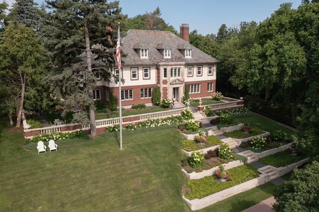 $2,995,000 | 2740 West Lake Of The Isles Parkway, Minneapolis, MN 55416