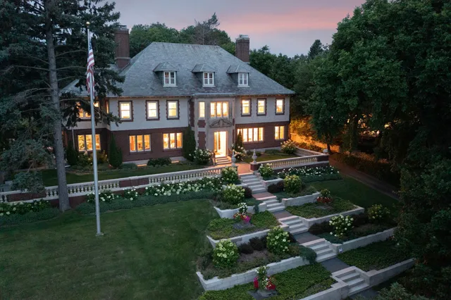 $2,995,000 | 2740 West Lake Of The Isles Parkway, Minneapolis, MN 55416