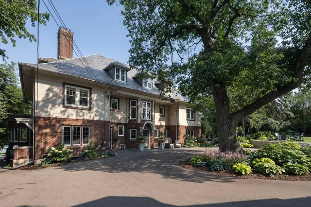 $2,995,000 | 2740 West Lake Of The Isles Parkway, Minneapolis, MN 55416