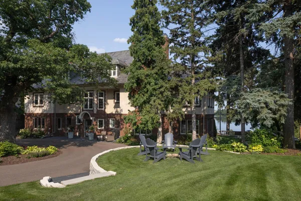 $2,995,000 | 2740 West Lake Of The Isles Parkway, Minneapolis, MN 55416