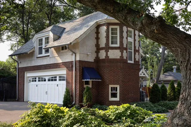 $2,995,000 | 2740 West Lake Of The Isles Parkway, Minneapolis, MN 55416