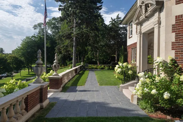$2,995,000 | 2740 West Lake Of The Isles Parkway, Minneapolis, MN 55416