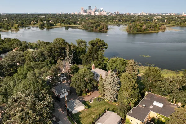$2,995,000 | 2740 West Lake Of The Isles Parkway, Minneapolis, MN 55416