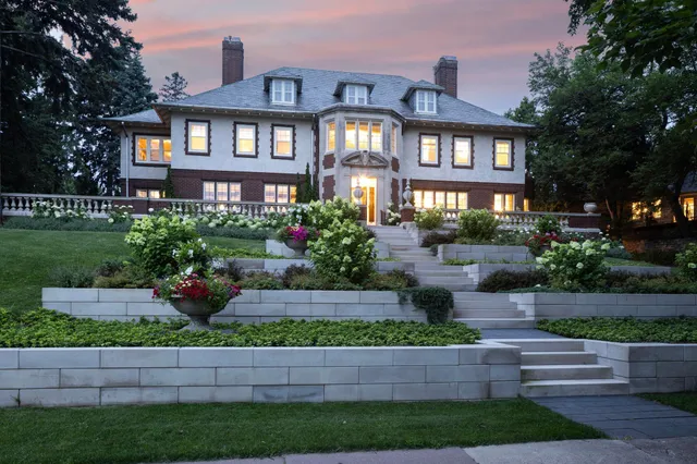 $2,995,000 | 2740 West Lake Of The Isles Parkway, Minneapolis, MN 55416