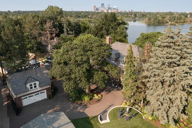 $2,995,000 | 2740 West Lake Of The Isles Parkway, Minneapolis, MN 55416