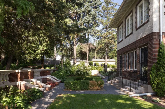 $2,995,000 | 2740 West Lake Of The Isles Parkway, Minneapolis, MN 55416