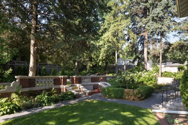 $2,995,000 | 2740 West Lake Of The Isles Parkway, Minneapolis, MN 55416