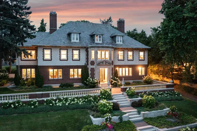 $2,995,000 | 2740 West Lake Of The Isles Parkway, Minneapolis, MN 55416