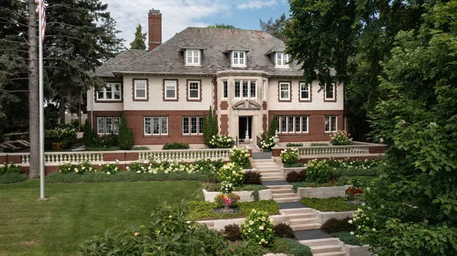 $2,995,000 | 2740 West Lake Of The Isles Parkway, Minneapolis, MN 55416