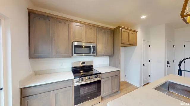 $320,415 | 5882 Butterfield Court, Bettendorf, IA 52722