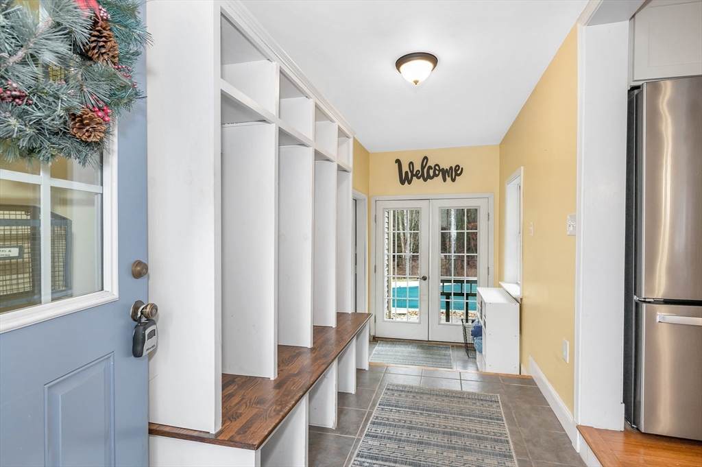 16 Juniper Way Merrimack, NH 03054 - Photo 3 of 37 Gallery Image 3