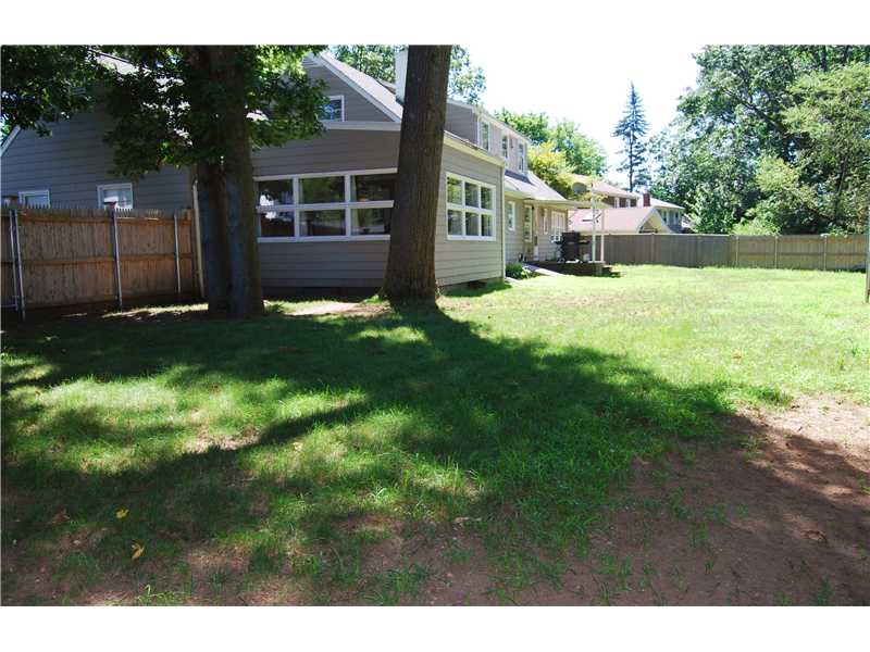 22 Haliburton Road East Providence, RI 02916 - Photo 24 of 25 Yard/Garden.