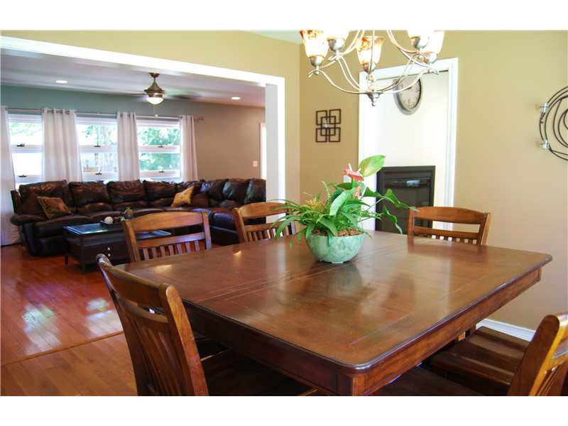 22 Haliburton Road East Providence, RI 02916 - Photo 7 of 25 Dining Room.