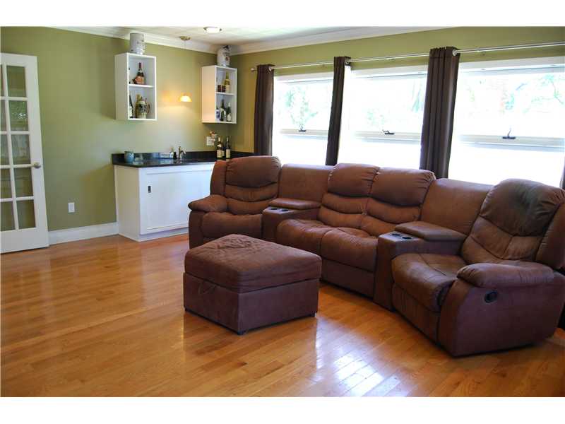 22 Haliburton Road East Providence, RI 02916 - Photo 9 of 25 Den/Family/Great Room.