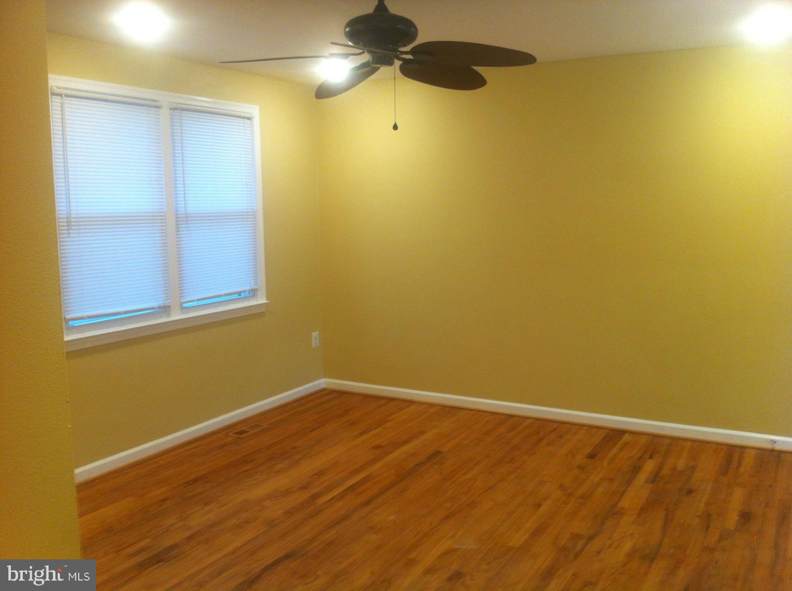 211 Manning Road East Accokeek, MD 20607 - Photo 7 of 30 Living Room