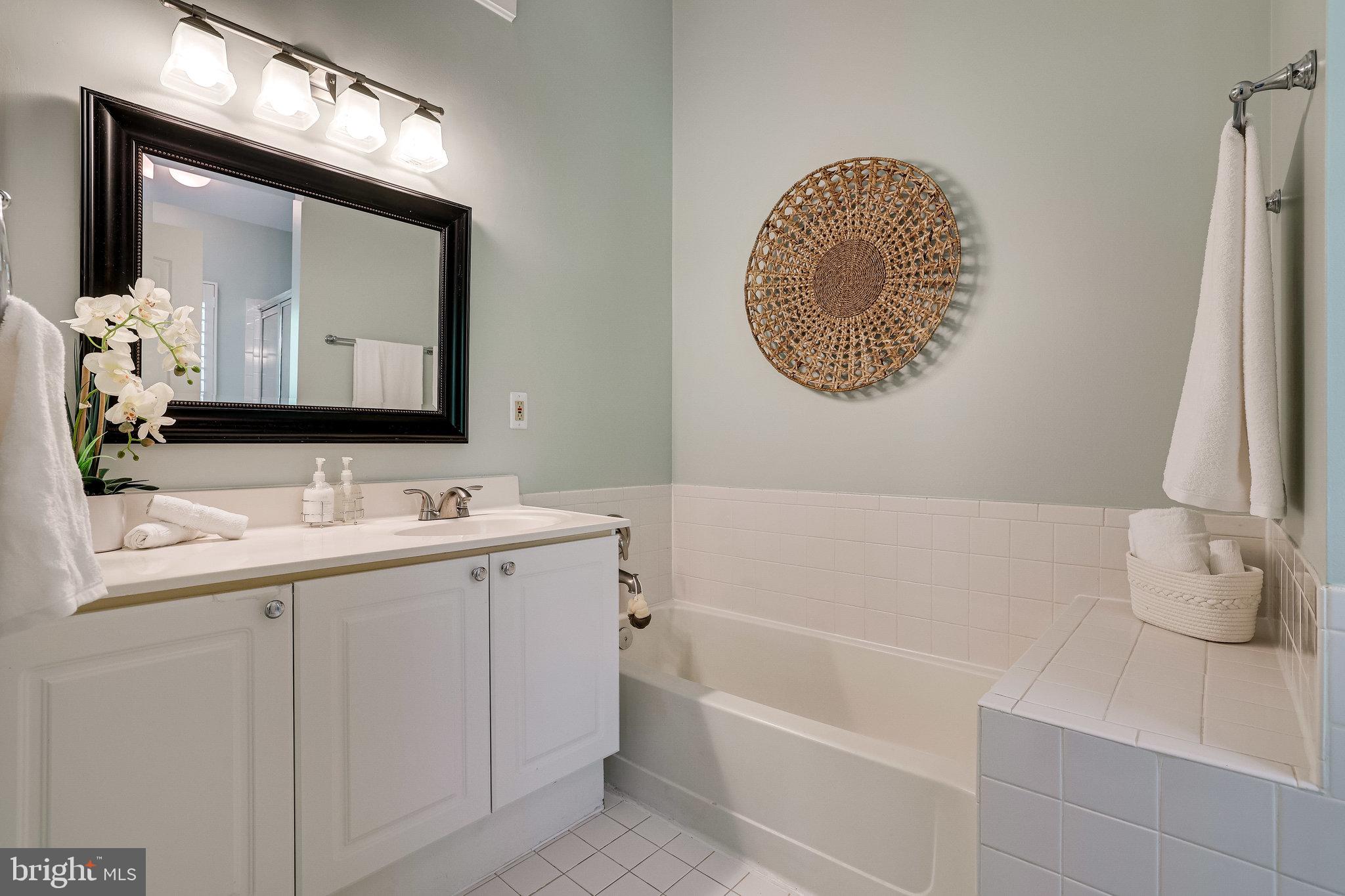 12034 Edgemere Circle Reston, VA 20190 - Photo 22 of 49 Primary en suite has soaking tub