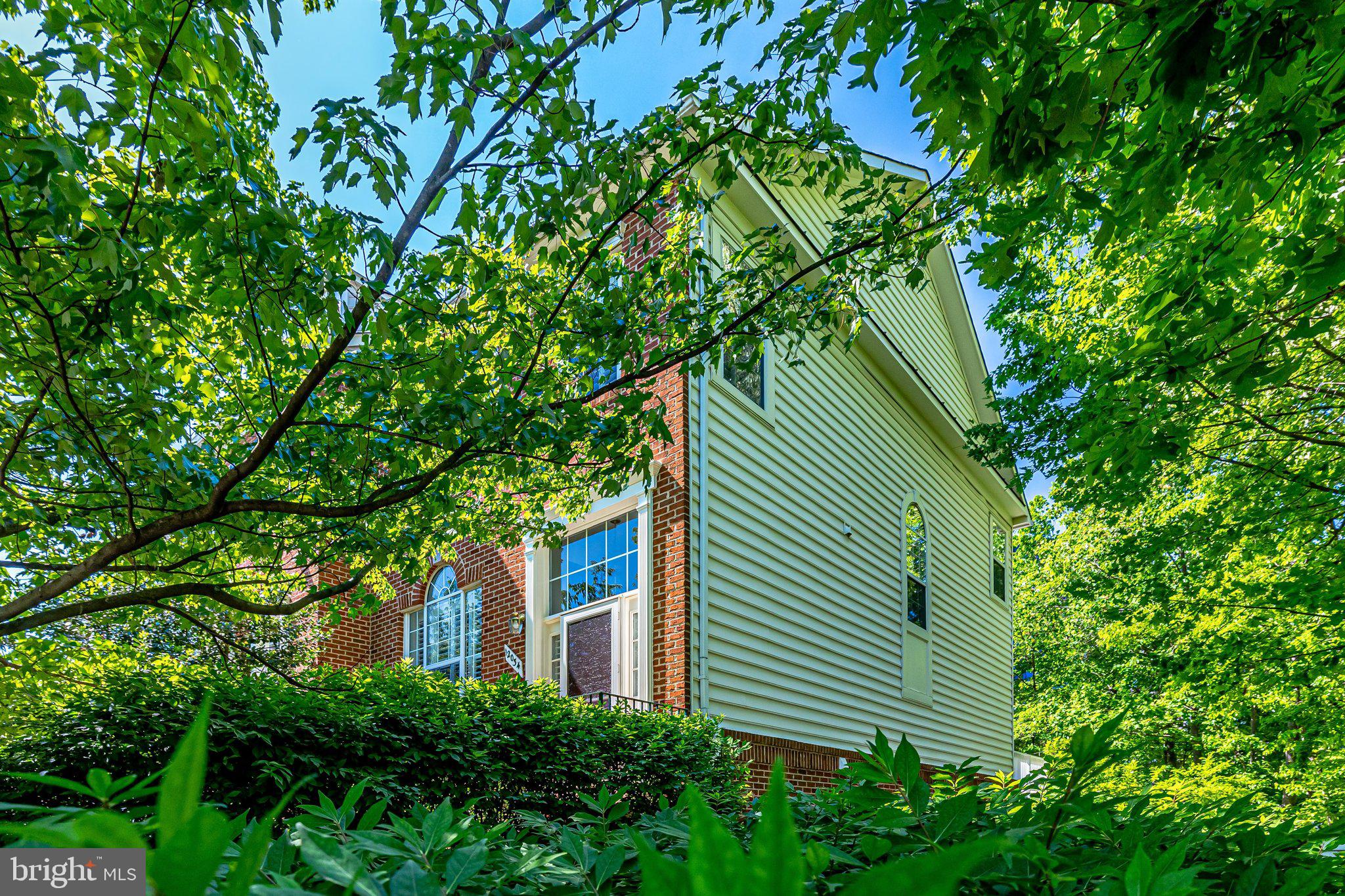 12034 Edgemere Circle Reston, VA 20190 - Photo 3 of 49 End-Unit Town Home
