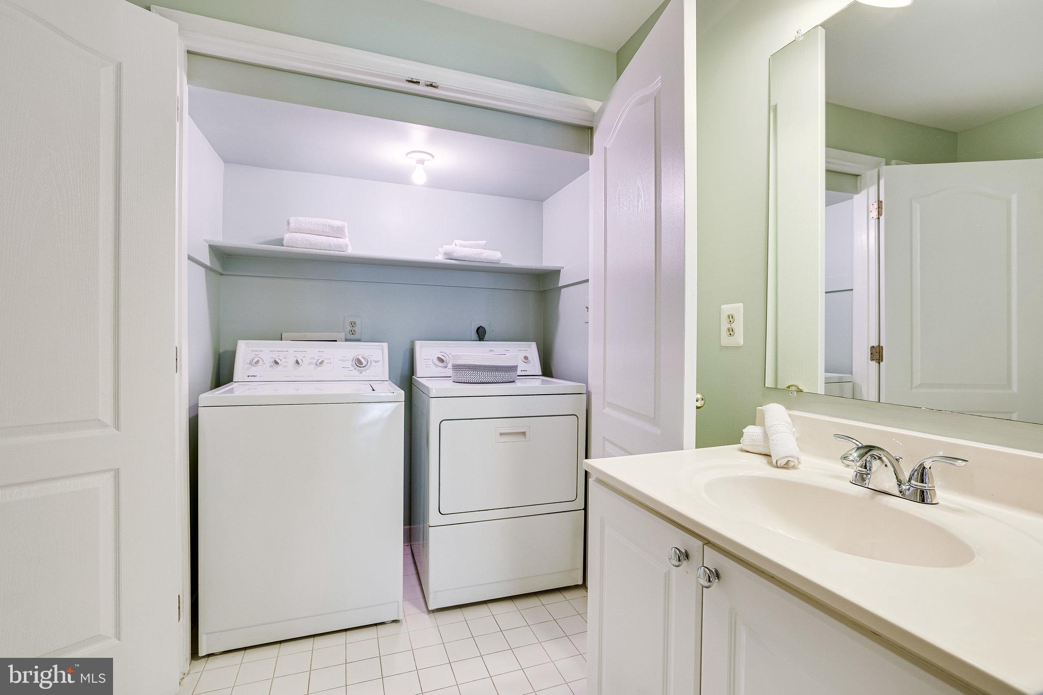 12034 Edgemere Circle Reston, VA 20190 - Photo 33 of 49 Laundry