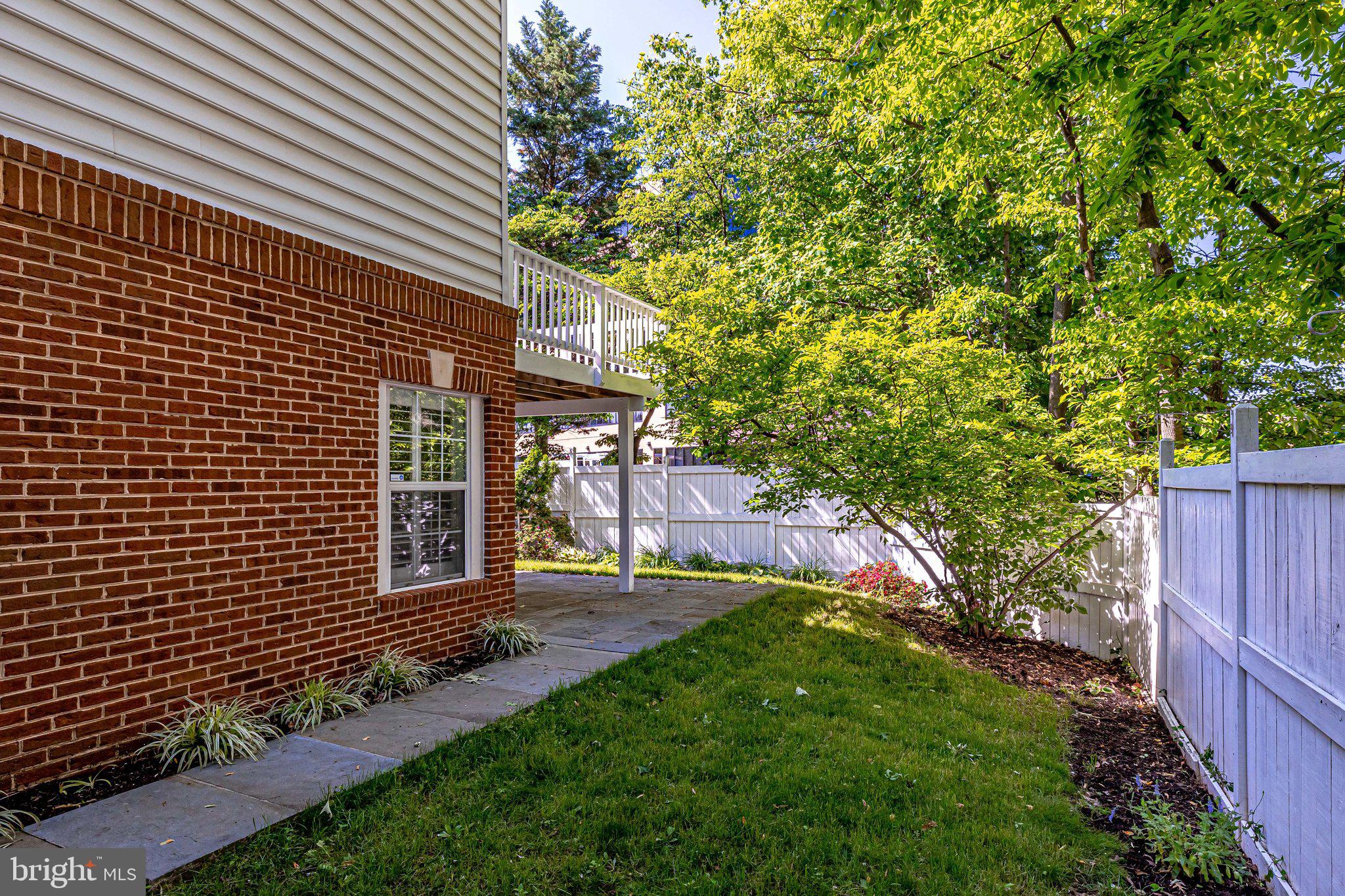 12034 Edgemere Circle Reston, VA 20190 - Photo 35 of 49 Extra large fully fenced yard