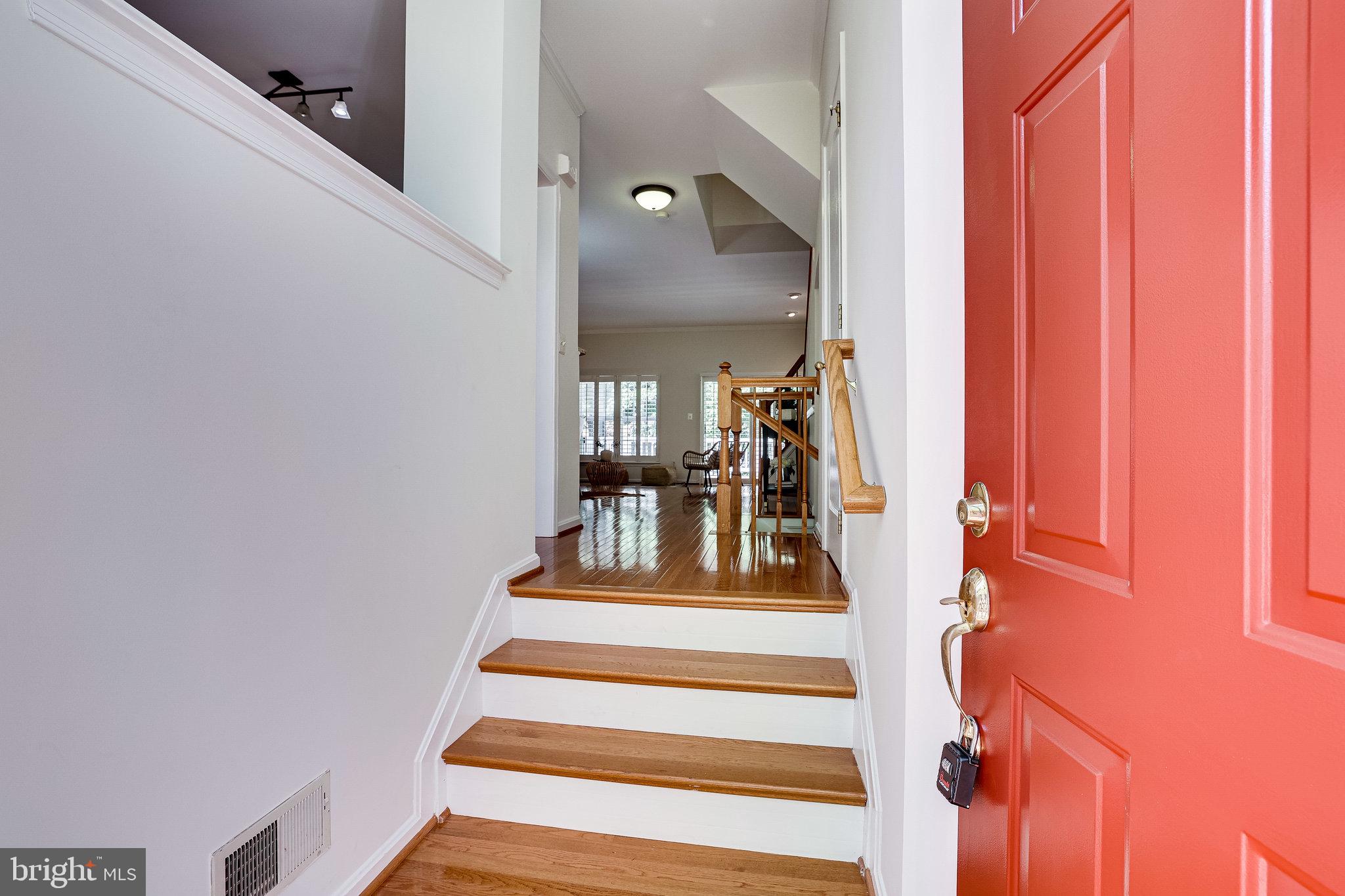12034 Edgemere Circle Reston, VA 20190 - Photo 5 of 49 Gallery Image 5