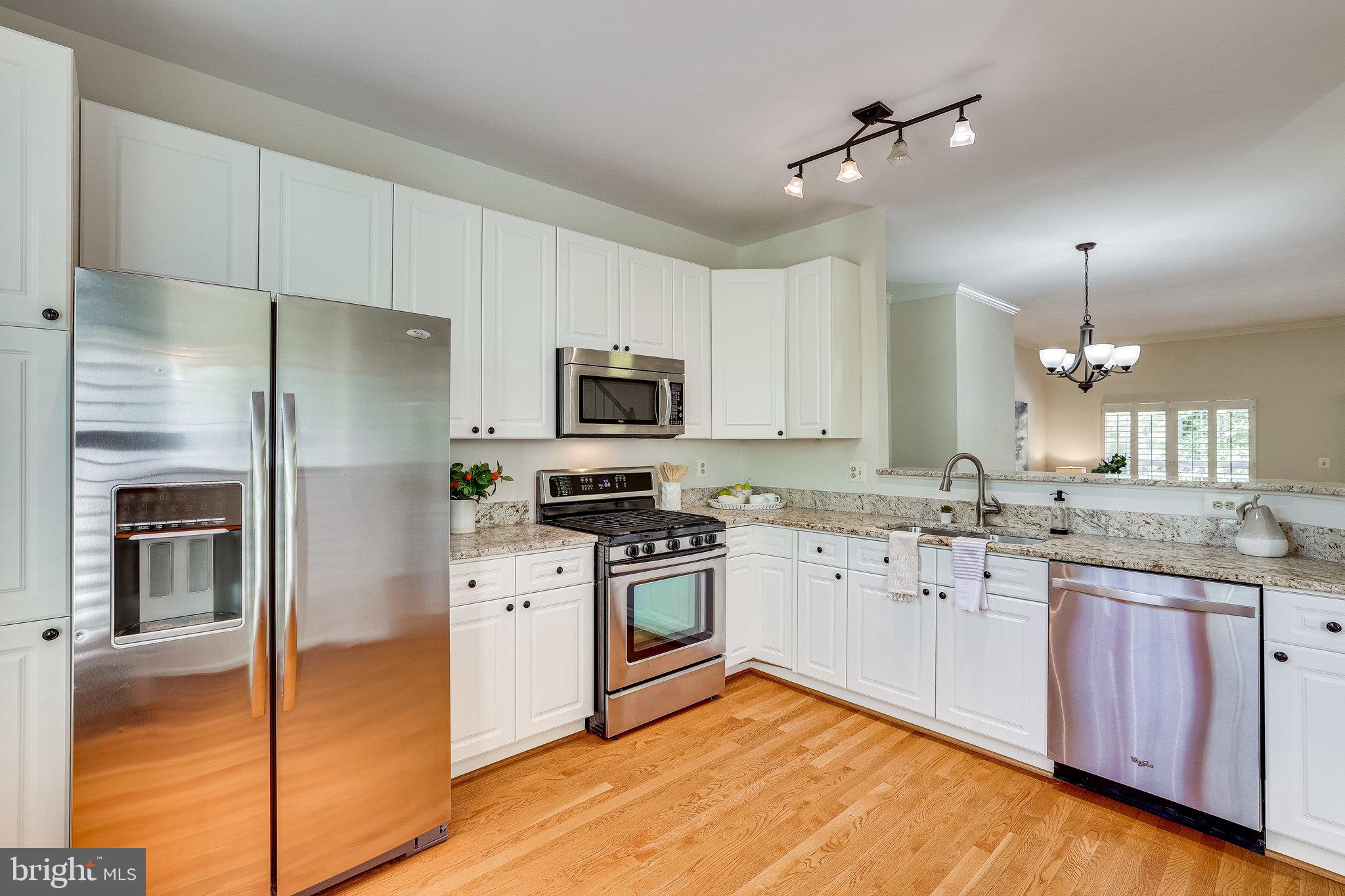 12034 Edgemere Circle Reston, VA 20190 - Photo 6 of 49 Updated Kitchen