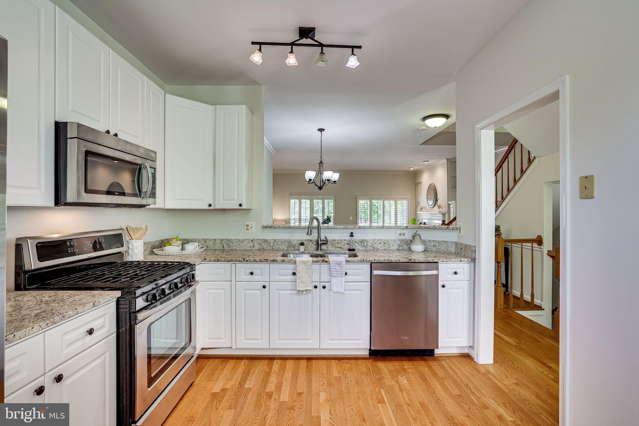 12034 Edgemere Circle Reston, VA 20190 - Photo 7 of 49 Stainless steel appliances