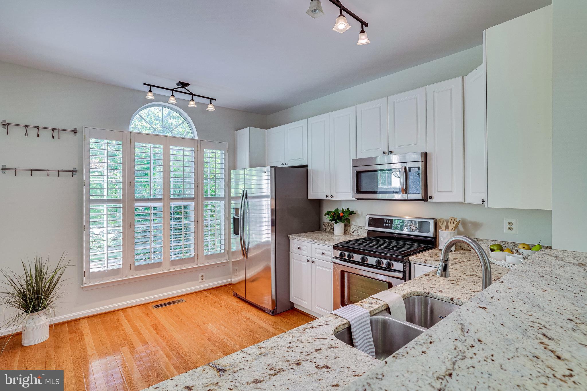 12034 Edgemere Circle Reston, VA 20190 - Photo 8 of 49 Granite counters