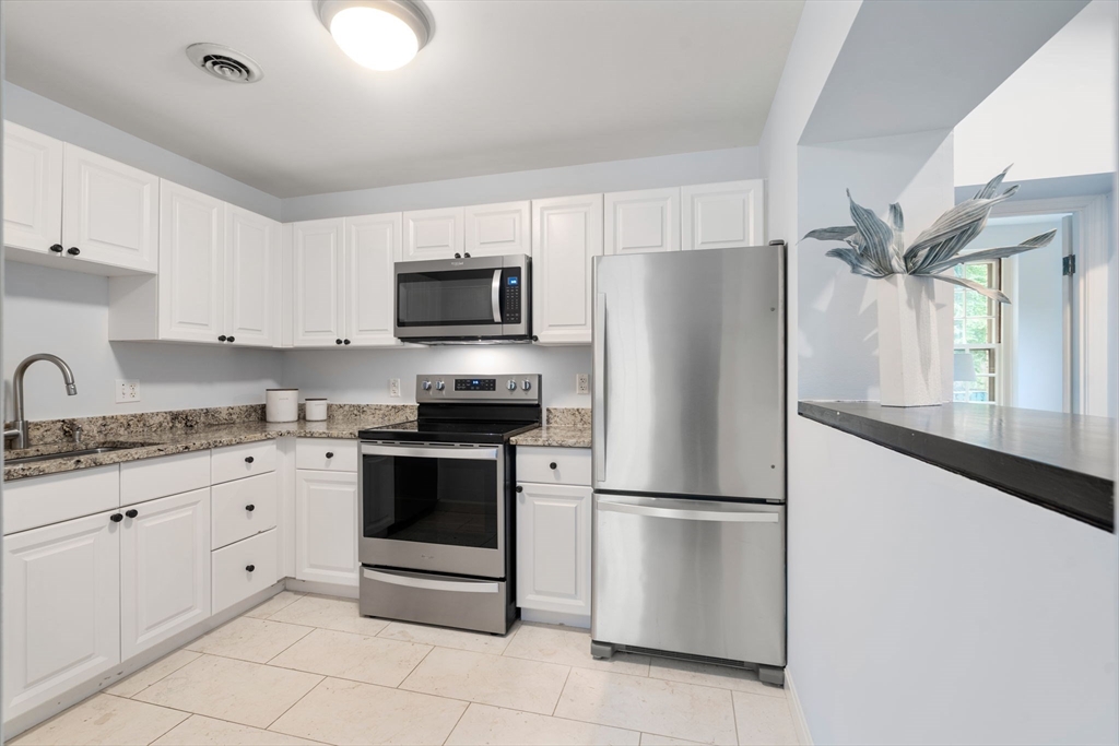 65 Glen Road, Unit H6 Brookline, MA 02445 - Photo 11 of 22 Gallery Image 11