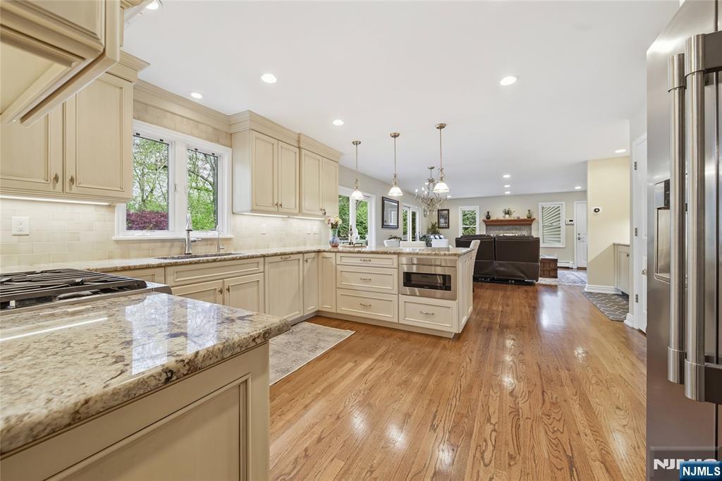 19 Blueberry Court Mahwah, NJ 07430 - Photo 14 of 50