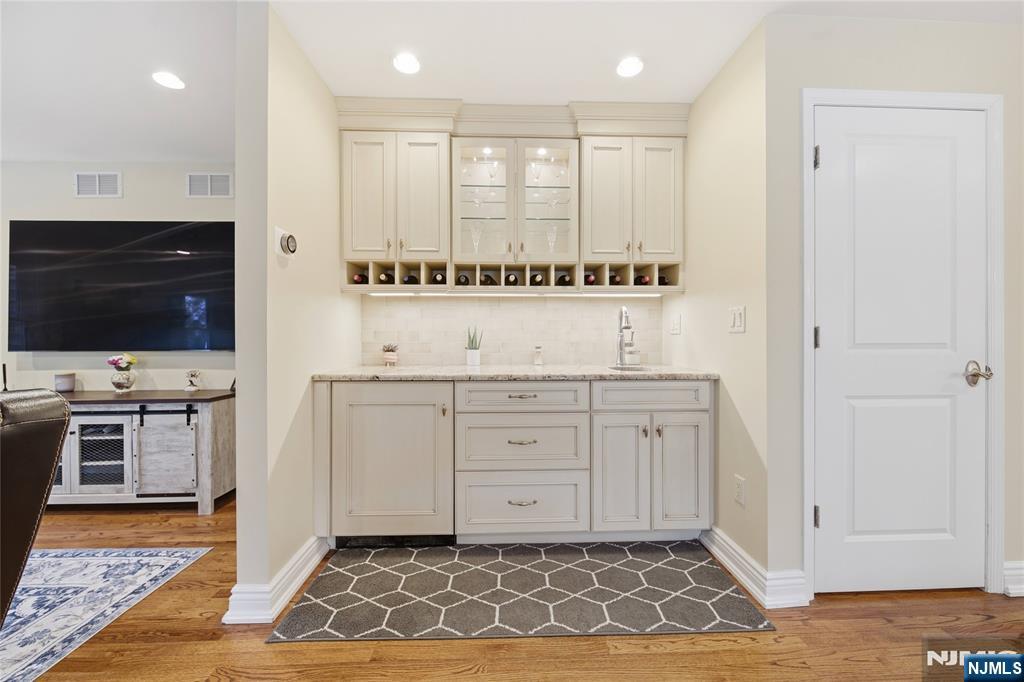 19 Blueberry Court Mahwah, NJ 07430 - Photo 16 of 50