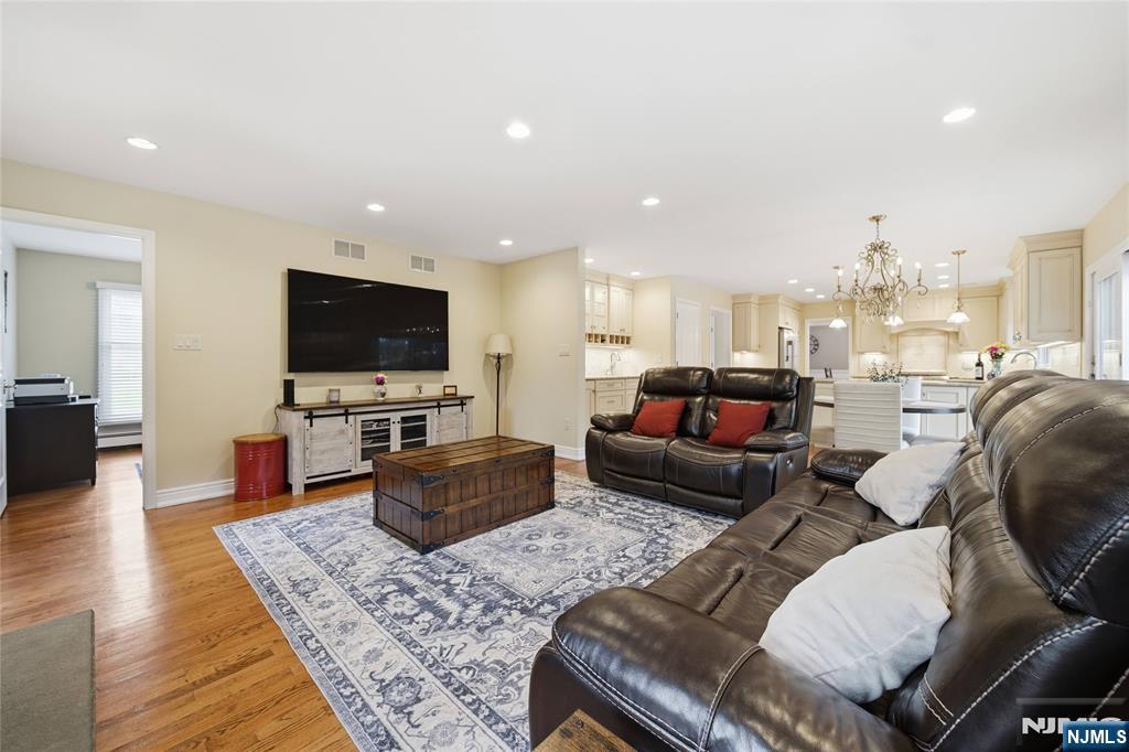 19 Blueberry Court Mahwah, NJ 07430 - Photo 18 of 50