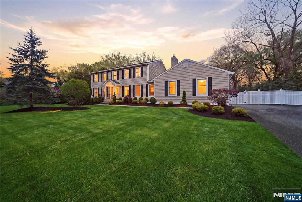 19 Blueberry Court Mahwah, NJ 07430 - Photo 2 of 50
