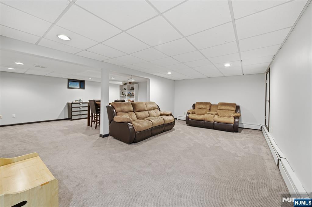 19 Blueberry Court Mahwah, NJ 07430 - Photo 33 of 50