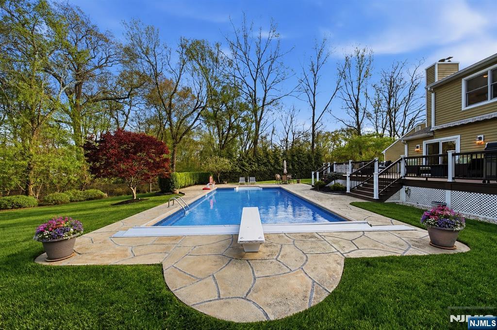 19 Blueberry Court Mahwah, NJ 07430 - Photo 41 of 50