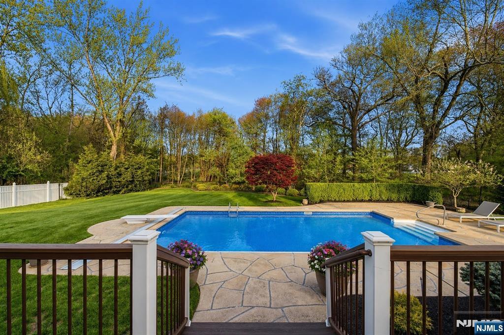 19 Blueberry Court Mahwah, NJ 07430 - Photo 42 of 50