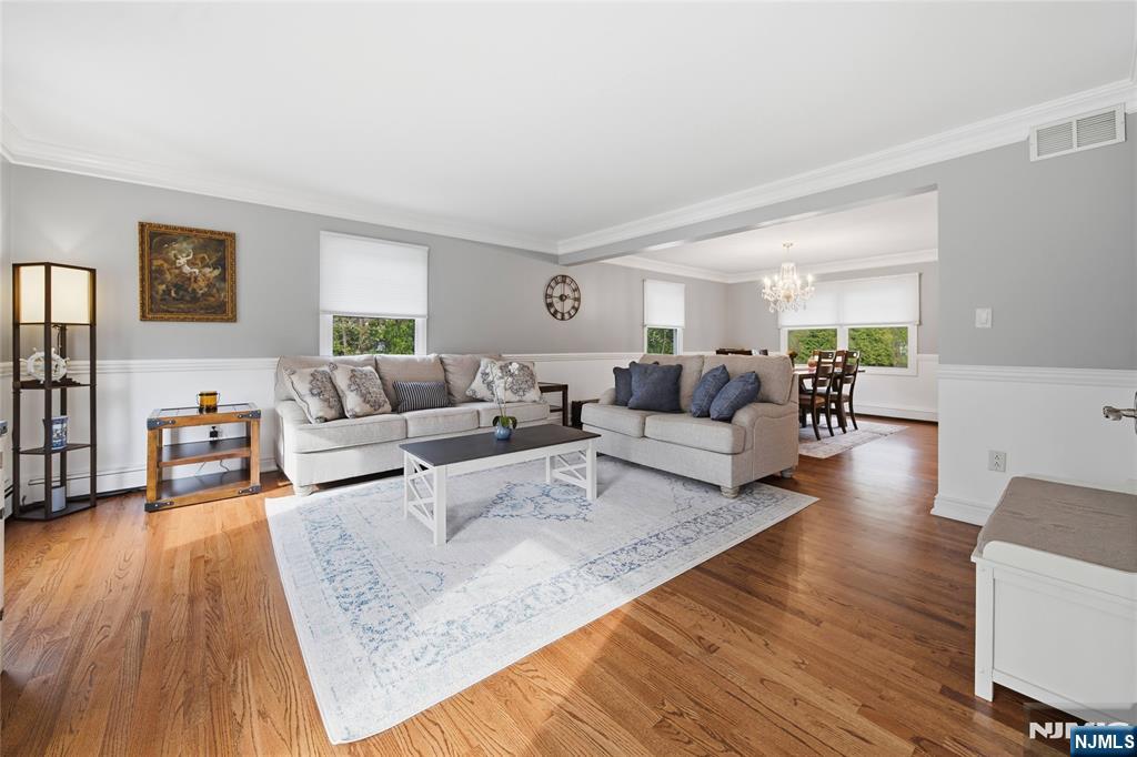 19 Blueberry Court Mahwah, NJ 07430 - Photo 6 of 50