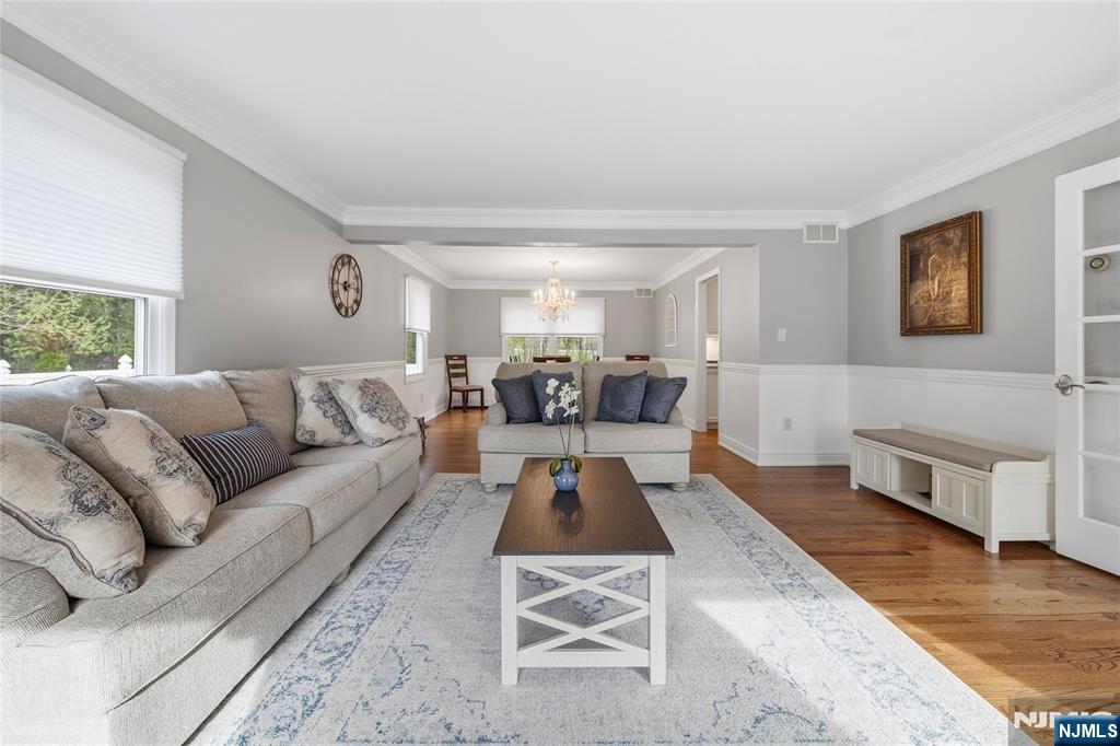 19 Blueberry Court Mahwah, NJ 07430 - Photo 7 of 50