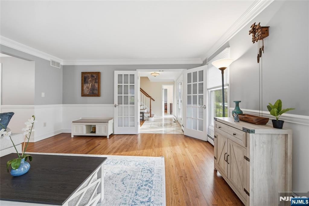 19 Blueberry Court Mahwah, NJ 07430 - Photo 8 of 50