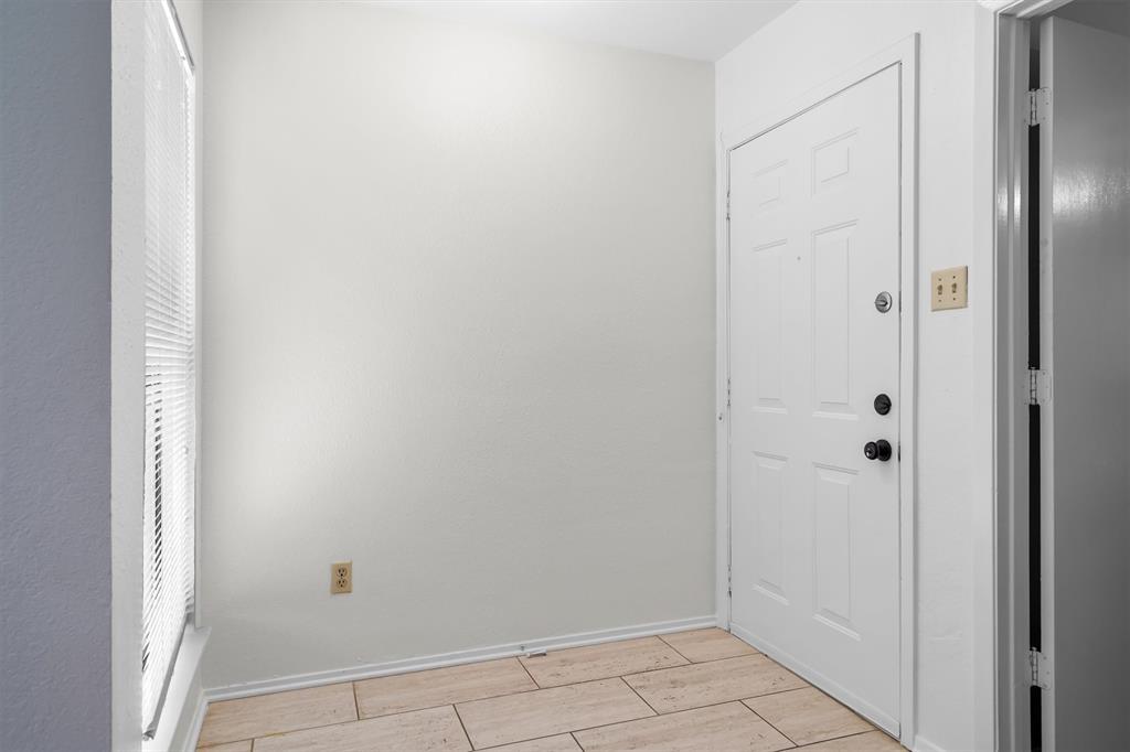 710 Michol Street Grapevine, TX 76051 - Photo 4 of 25