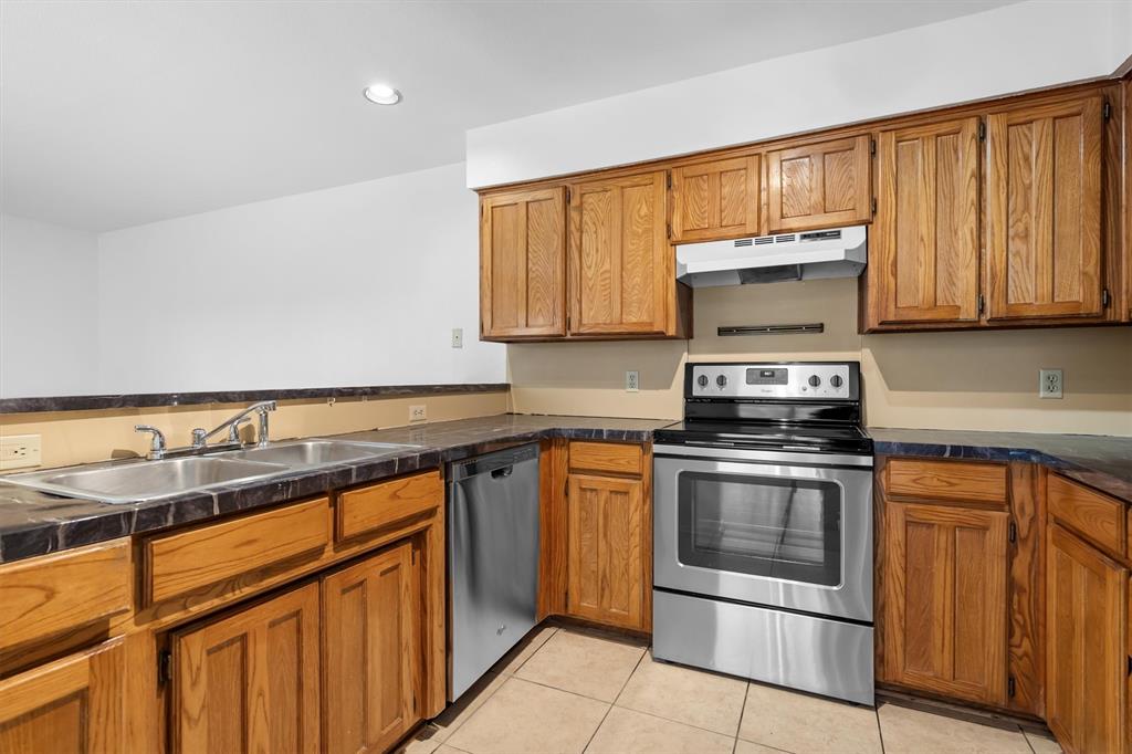 710 Michol Street Grapevine, TX 76051 - Photo 9 of 25