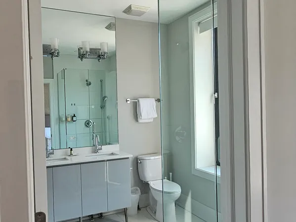 $6,500 | 318 South Halsted Street, Unit 401, Chicago, IL 60607