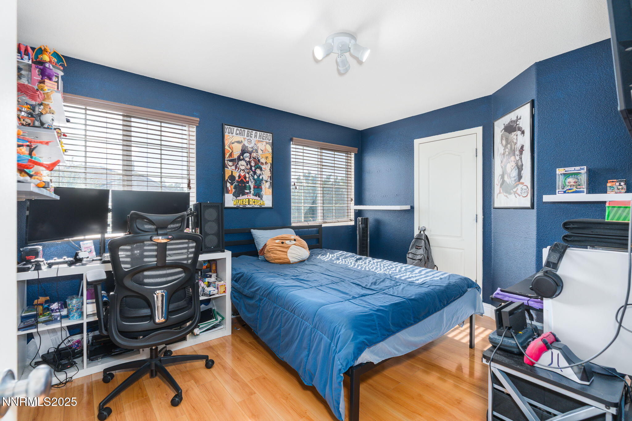 7220 Windswept Loop Sparks, NV 89436 - Photo 31 of 35 a bedroom with furniture and a flat screen tv