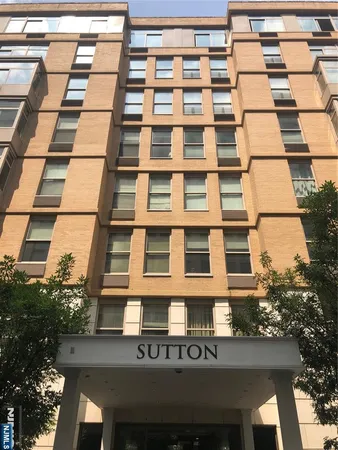 $3,300 | 10 Regent Street, Unit 516, Jersey City, NJ 07302