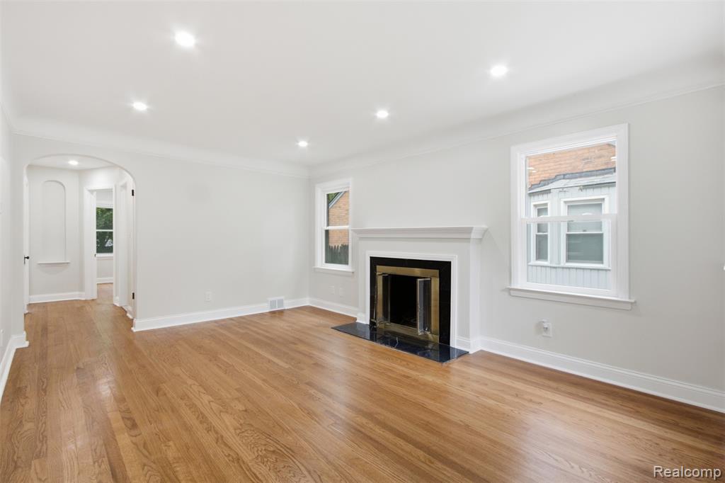 1388 Vernier Road Grosse Pointe, MI 48236 - Photo 3 of 17