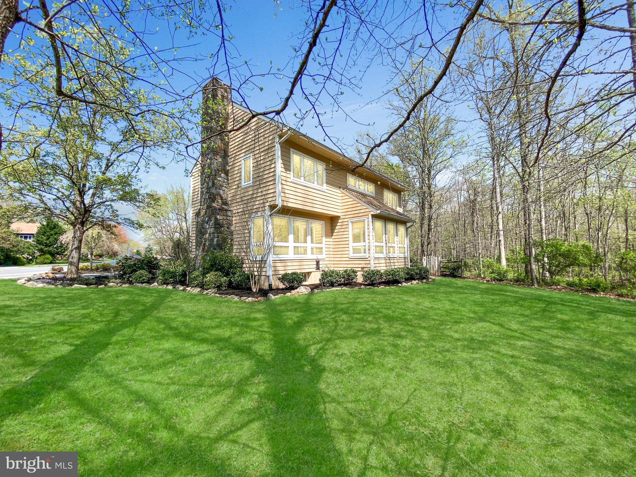 19 Rutherford Circle Sterling, VA 20165 - Photo 2 of 46 Gallery Image 2