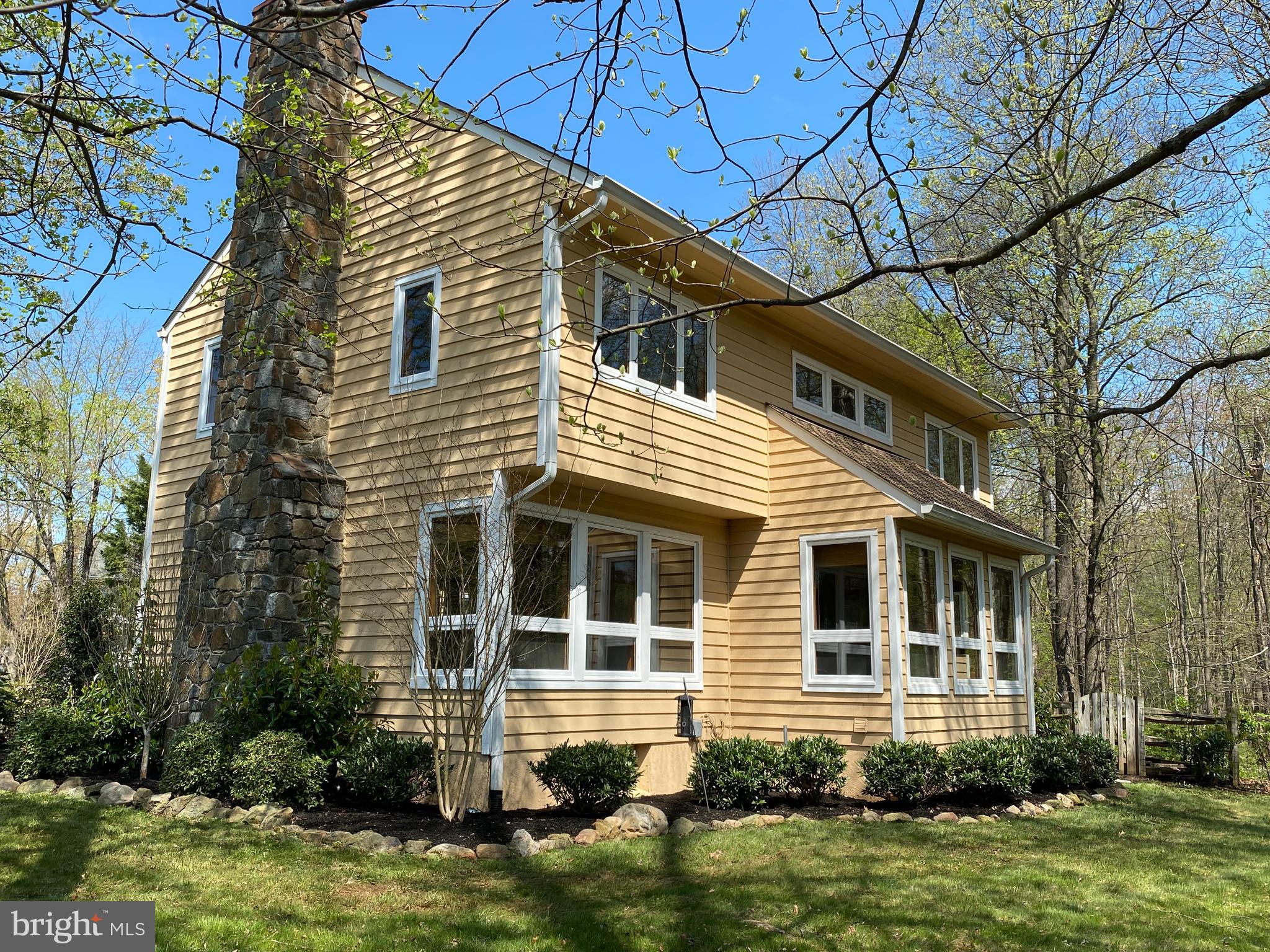 19 Rutherford Circle Sterling, VA 20165 - Photo 8 of 46 Gallery Image 8