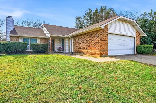 a view of a house with a yard and garage