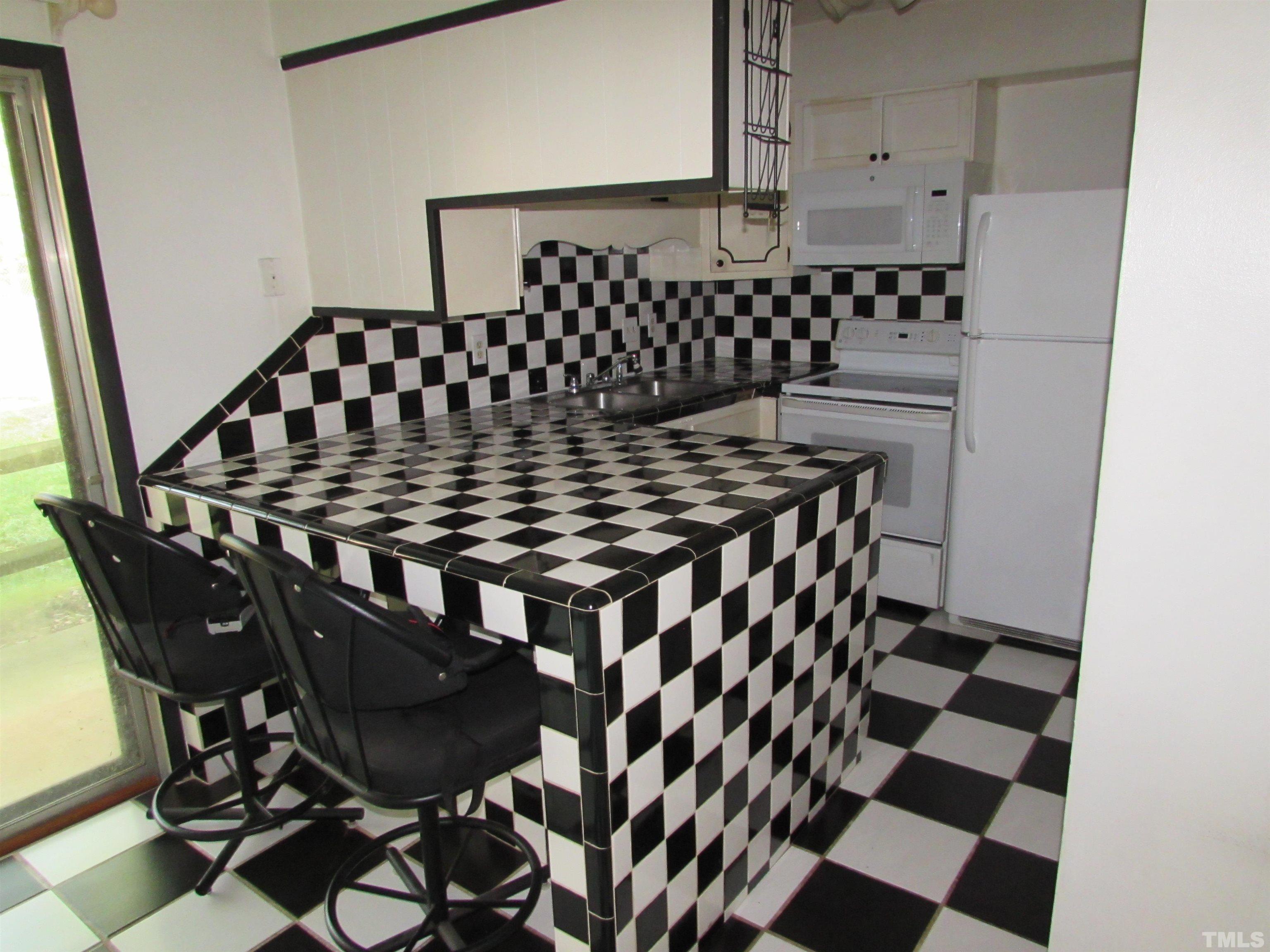5612 Falls Of Neuse Road, Unit F Raleigh, NC 27609 - Photo 18 of 27 Gallery Image 18