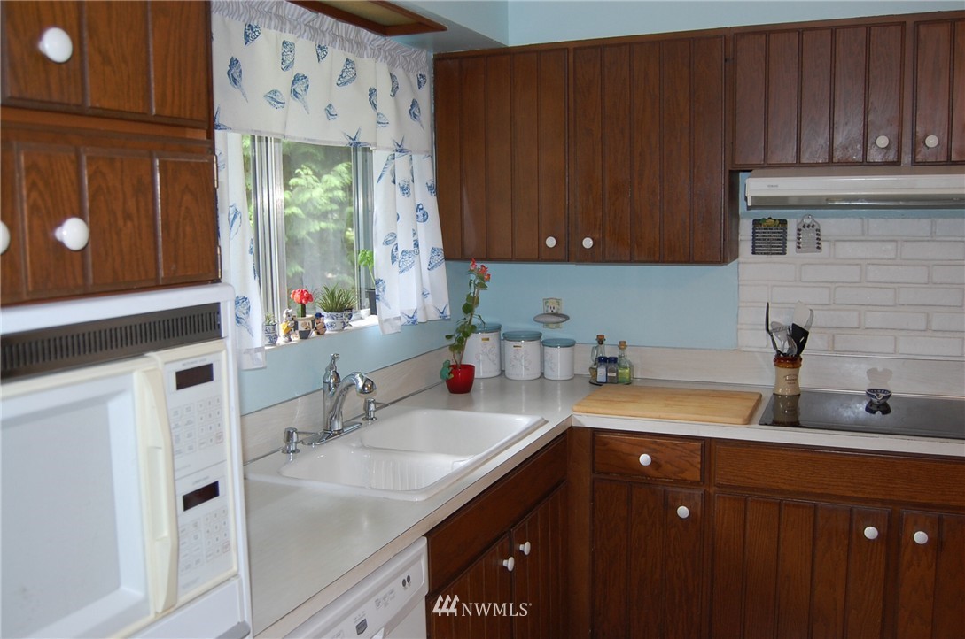 10807 Northeast 152nd Street Bothell, WA 98011 - Photo 12 of 23 Gallery Image 12
