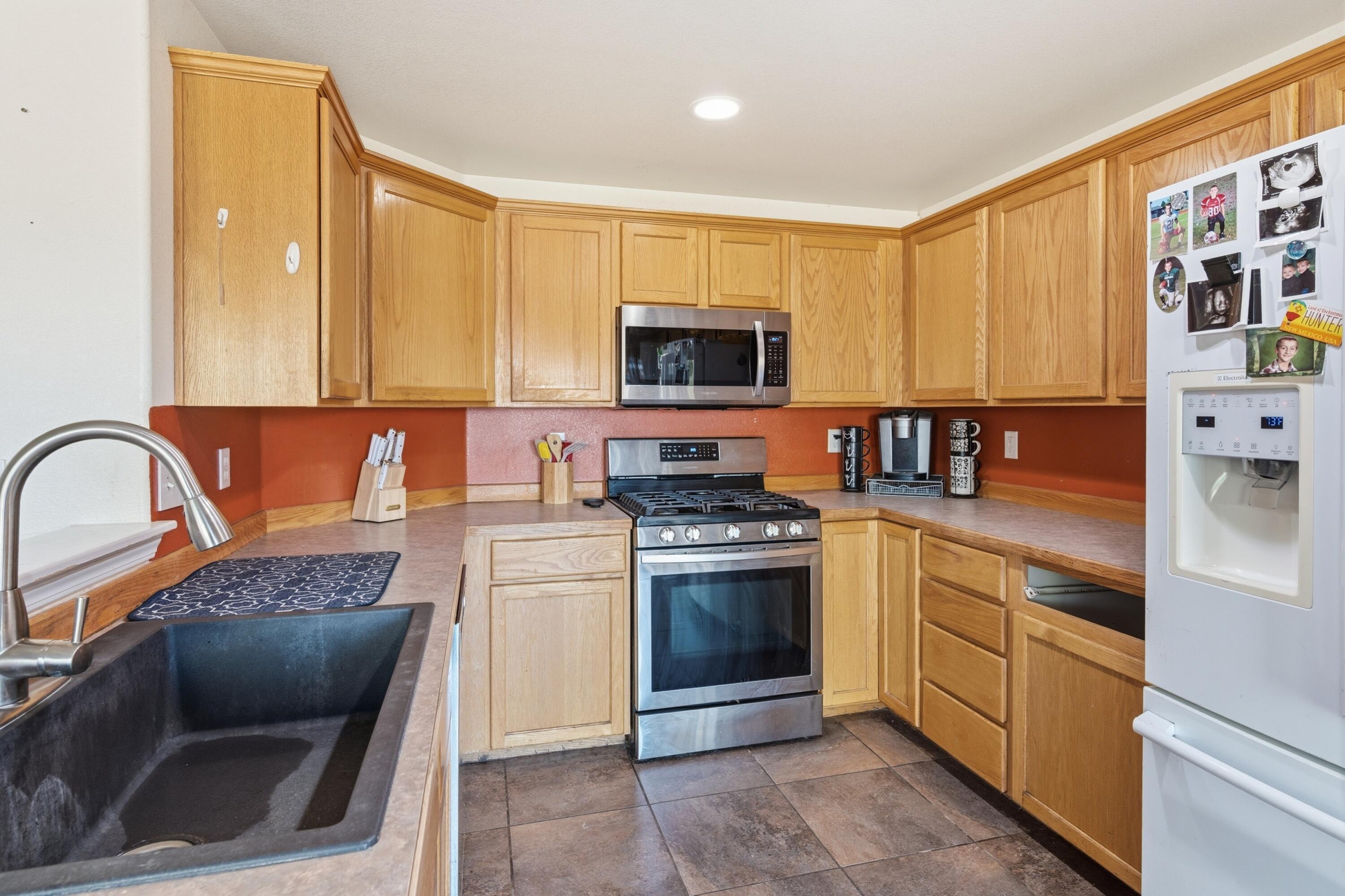 2113 Northwest 22nd Street Redmond, OR 97756 - Photo 11 of 40 TPark_8738_041726